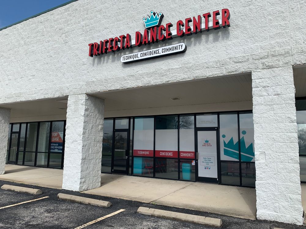 Blackiston Mill Rd Shopping Center: 1418 & 1420 Blackiston Mill Rd, Clarksville, IN 47129